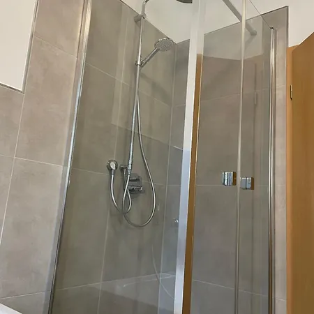 Theaterstrasse - 3 Schlafzimmer - 5 Betten - Gratis Pkw Stellplatz - Smarttv Apartment Erfurt